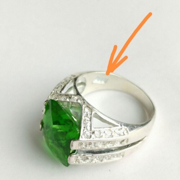Green CZ  ring sterling silver size 6 🆕 - Picture 8 of 8